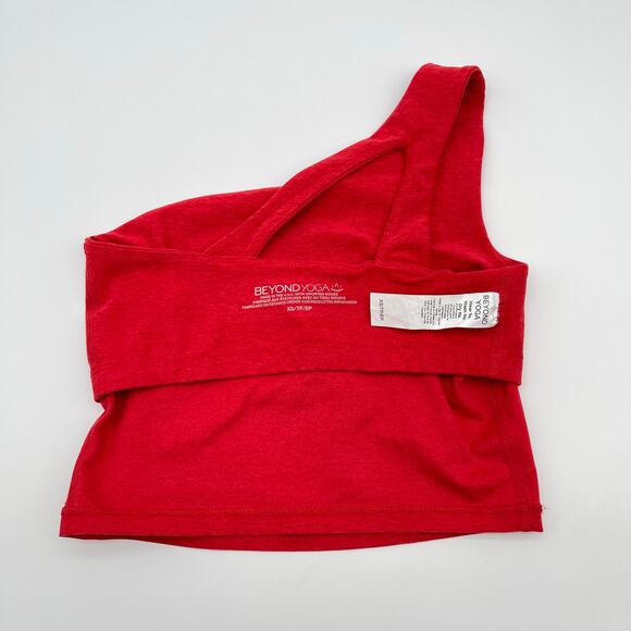 Beyond Yoga | Spacedye The Bold Shoulder Cropped Tank in Ruby Red Heather XS - Picture 6 of 7